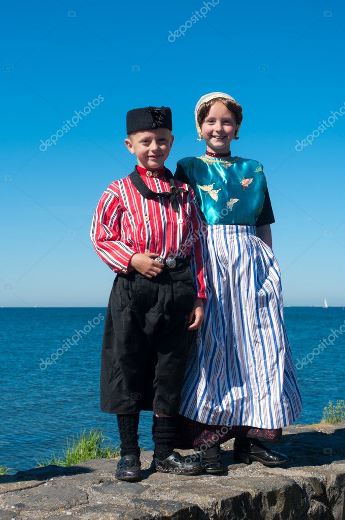 depositphotos_11545594-stock-photo-children-in-traditional-costumes.jpg