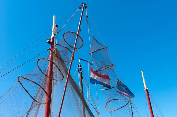 Redes de pesca colgando a secar —  Fotos de Stock