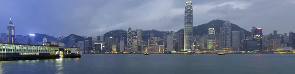 Horizonte de Hong Kong por la noche —  Fotos de Stock