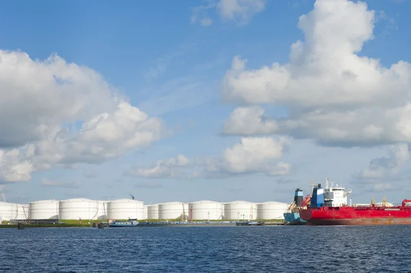Tankers in de haven van amsterdam — Stockfoto