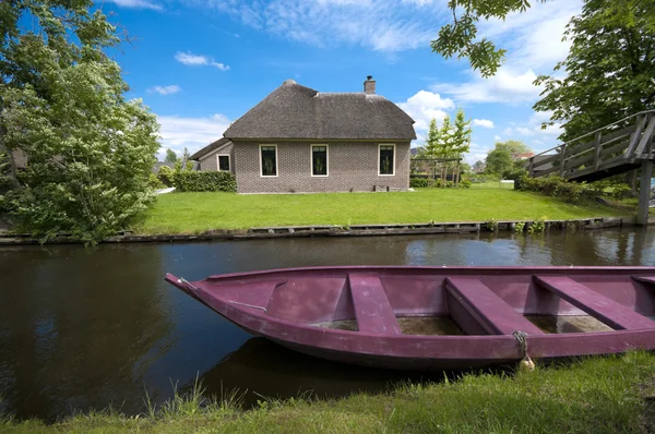 Παραδοσιακό σπίτι σε giethoorn, Ολλανδία — Φωτογραφία Αρχείου