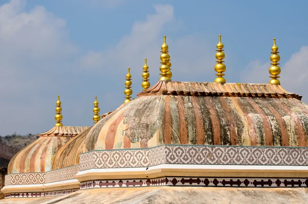 엠 버 포트 지붕, 자이푸르, 인도에 황금 첨탑 — 스톡 사진