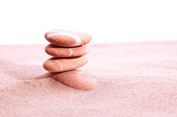 Piedras de arena equilibradas en arena de playa — Foto de Stock