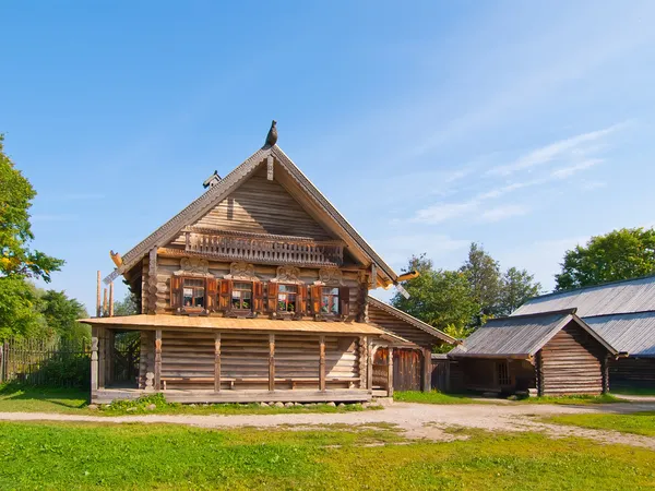 Traditional Russian wooden rural house. — Stock Photo, Image
