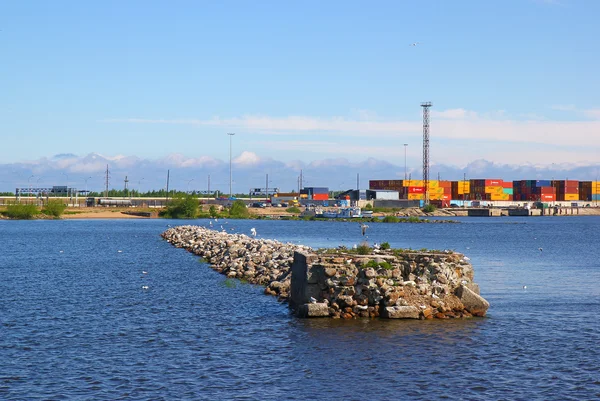 Seaport and pier in the Gulf of Finland. — Stock Photo, Image
