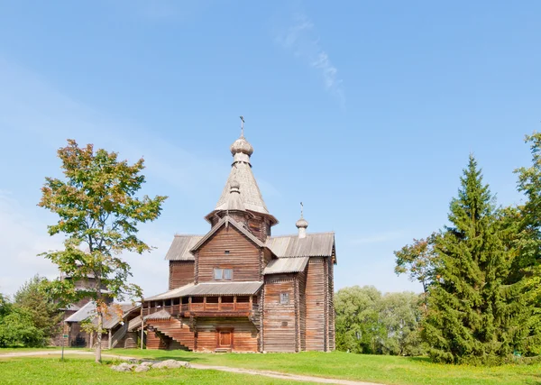 Ancient wooden church in Russian village. — Stock Photo, Image