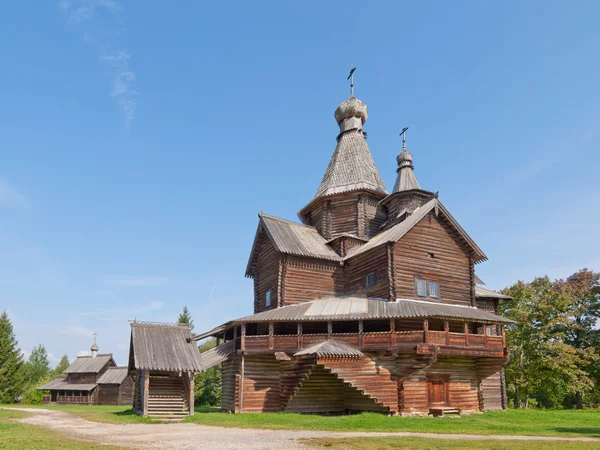Ancient wooden church in Russian village. — Stock Photo, Image