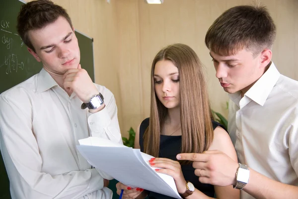 Business discussion of team of young students — Stock Photo, Image