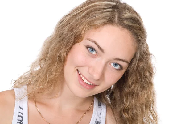 Portret van mooie jonge blonde met een glimlach — Stockfoto