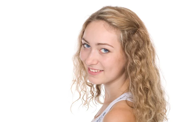 Portret van mooie jonge blonde met een mooie glimlach — Stockfoto