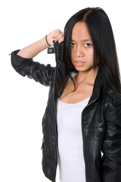 Portrét brunetka v kožené bundě. — Stock fotografie