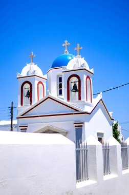 Santorini geleneksel beyaz ve mavi kilise thira, Yunanistan