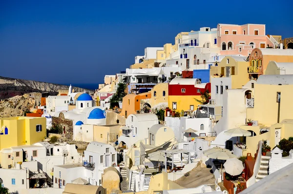 Pohled na tradiční bílé santorini vesnice - oia, Řecko Stock Obrázky
