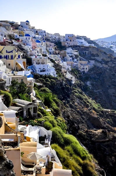 Pohled na tradiční bílé santorini vesnice - oia, Řecko Stock Snímky
