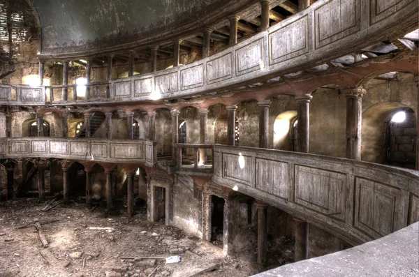 Ruinen des Theatergebäudes hdr — Stockfoto