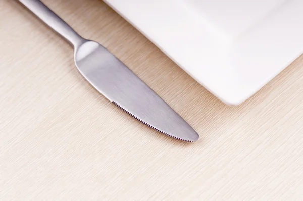Messer und Teller — Stockfoto