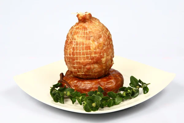М'ясо на тарілку — стокове фото