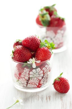 Fresh strawberries clipart