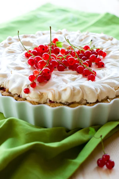 Johannisbeeren-Baiser-Torte — Stockfoto