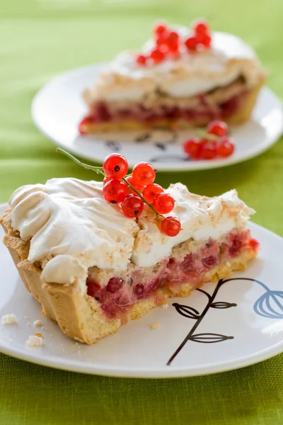 Torta de merengue de groselha vermelha — Fotografia de Stock