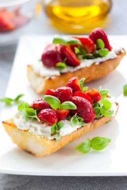 çilek bruschetta