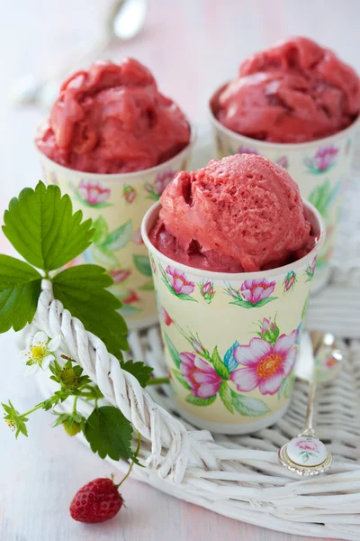 Strawberry Ice Cream — Stock Photo, Image
