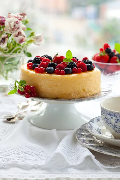 열매가 달린 치즈 케이크 — 스톡 사진