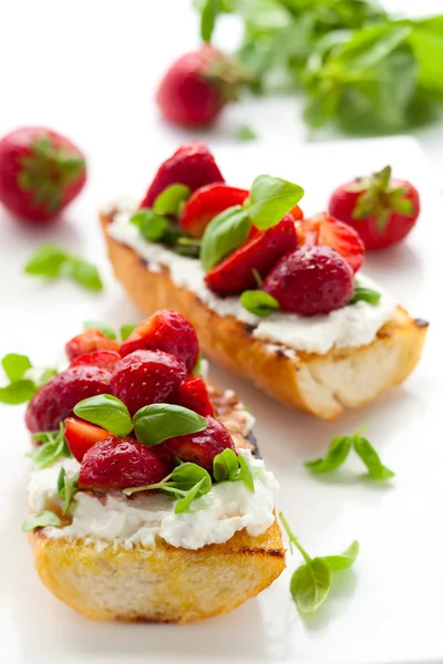 Strawberry bruschetta — Stock Photo, Image