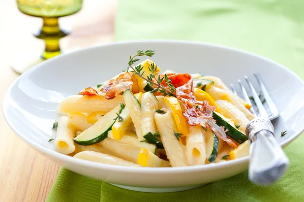 Zucchine pasta alla carbonara — Foto Stock