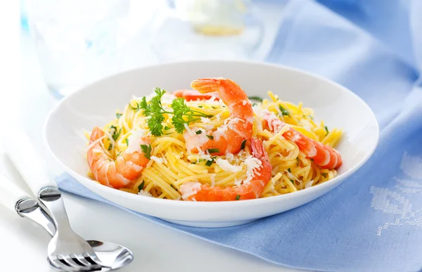 Spaghetti with prawns — Stock Photo, Image