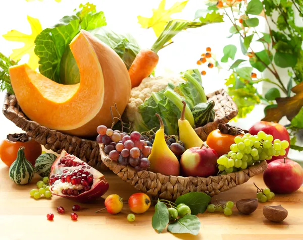 Höstens grönsaker och frukter — Stockfoto