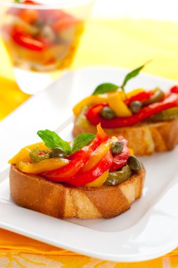 Bruschetta biber salatası ile