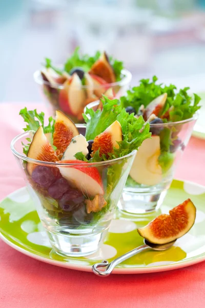Salade met fruit en kaas — Stockfoto