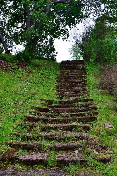 Stary zniszczony schody — Zdjęcie stockowe