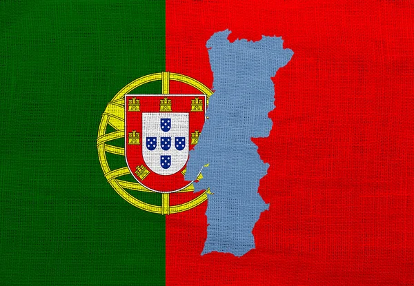 Флаг и карта Португалии на мешковине — стоковое фото