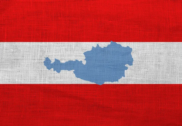 Bandeira e mapa da Áustria em um pano de saco — Fotografia de Stock