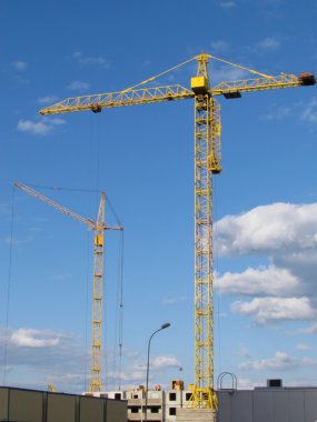 yüksek katlı binalar inşaat devam ediyor.