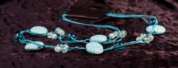 Blauwe kralen op een string — Stockfoto