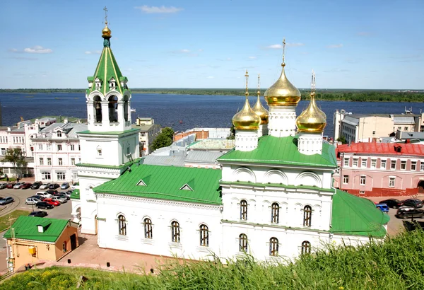 Άνοιξη άποψη της εκκλησίας γέννηση Ιωάννης Πρόδρομος Νίζνι Νόβγκοροντ — Φωτογραφία Αρχείου