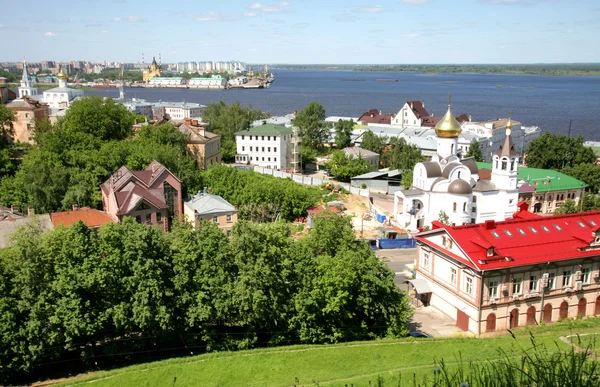 Lente schilderachtig uitzicht van Nizjni novgorod in Rusland — Stockfoto