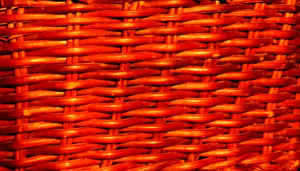 Текстура ротанга плетет в солнечном свете — стоковое фото