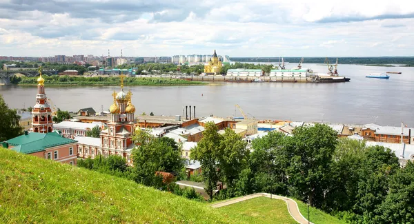 Vista de julio Iglesia y Catedral de Stroganov Nevsky Fotos De Stock
