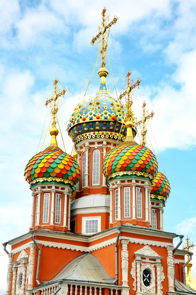 Куполи на Строганов церкви Нижнього Новгорода — стокове фото
