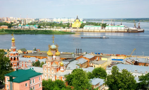 Panoramisch uitzicht op juli van Nizjni novgorod in Rusland — Stockfoto