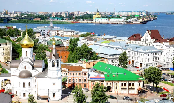 Zomer weergave oudste deel Nizjni novgorod in Rusland — Stockfoto