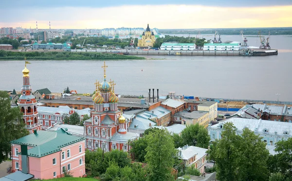 Verão julho pôr do sol em Nizhny Novgorod Rússia — Fotografia de Stock