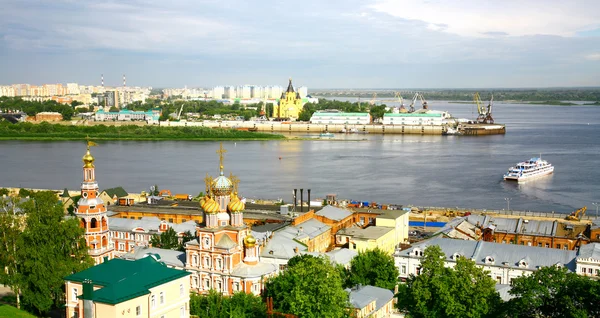 Nizhny Novgorod paisagem urbana na manhã de julho — Fotografia de Stock
