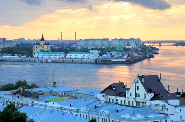 Романтический июльский закат в Нижнем Новгороде — стоковое фото