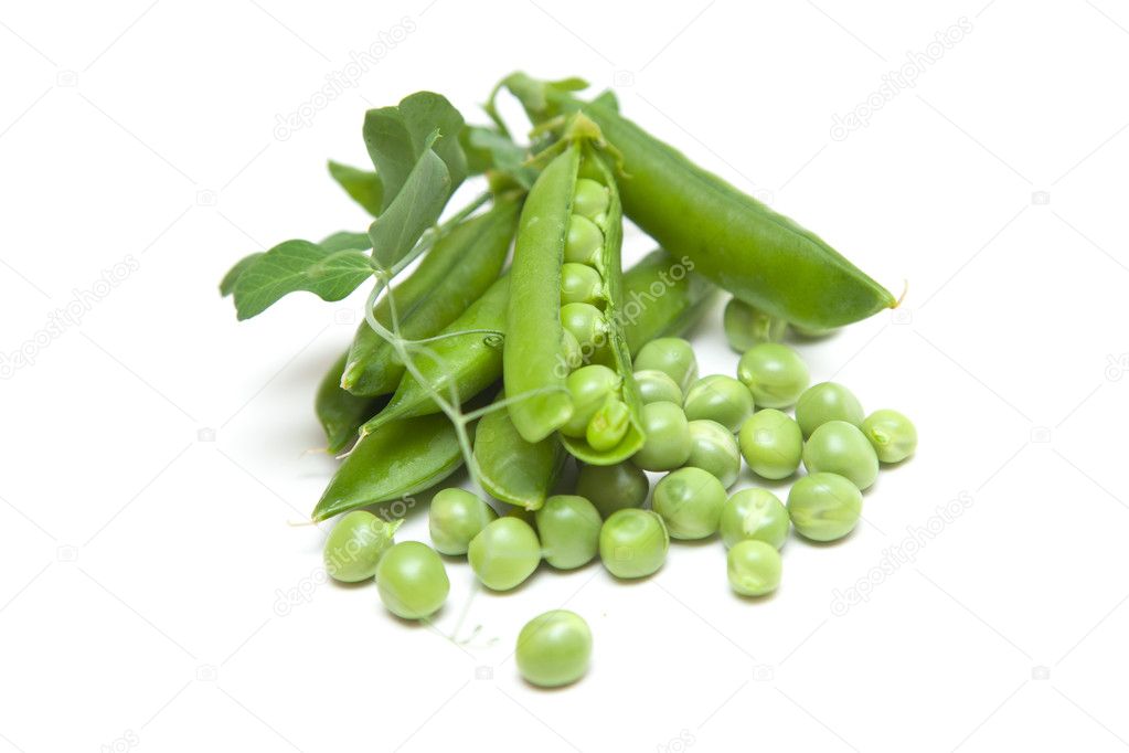 green peas on a white background | 图库照片 08ЮрийВоло