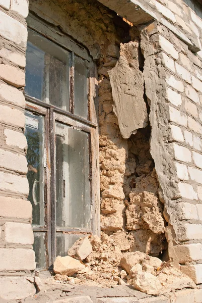 Okna opuszczony dom — Zdjęcie stockowe